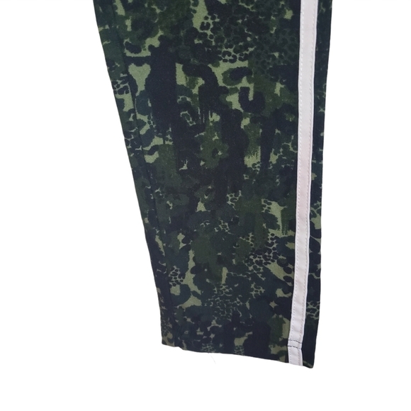 No Boundaries Green Leopard Print Camo Leggings - Picture 6 of 10